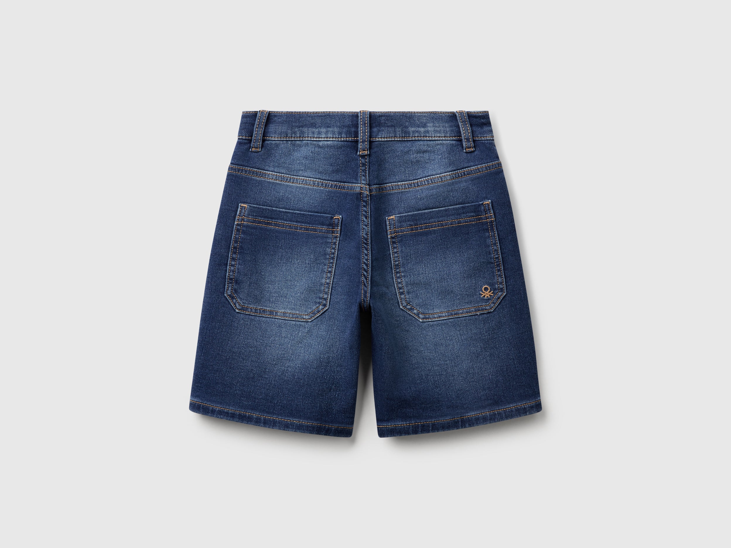 Bermudas straight em denim elástico - ucb_image_BS