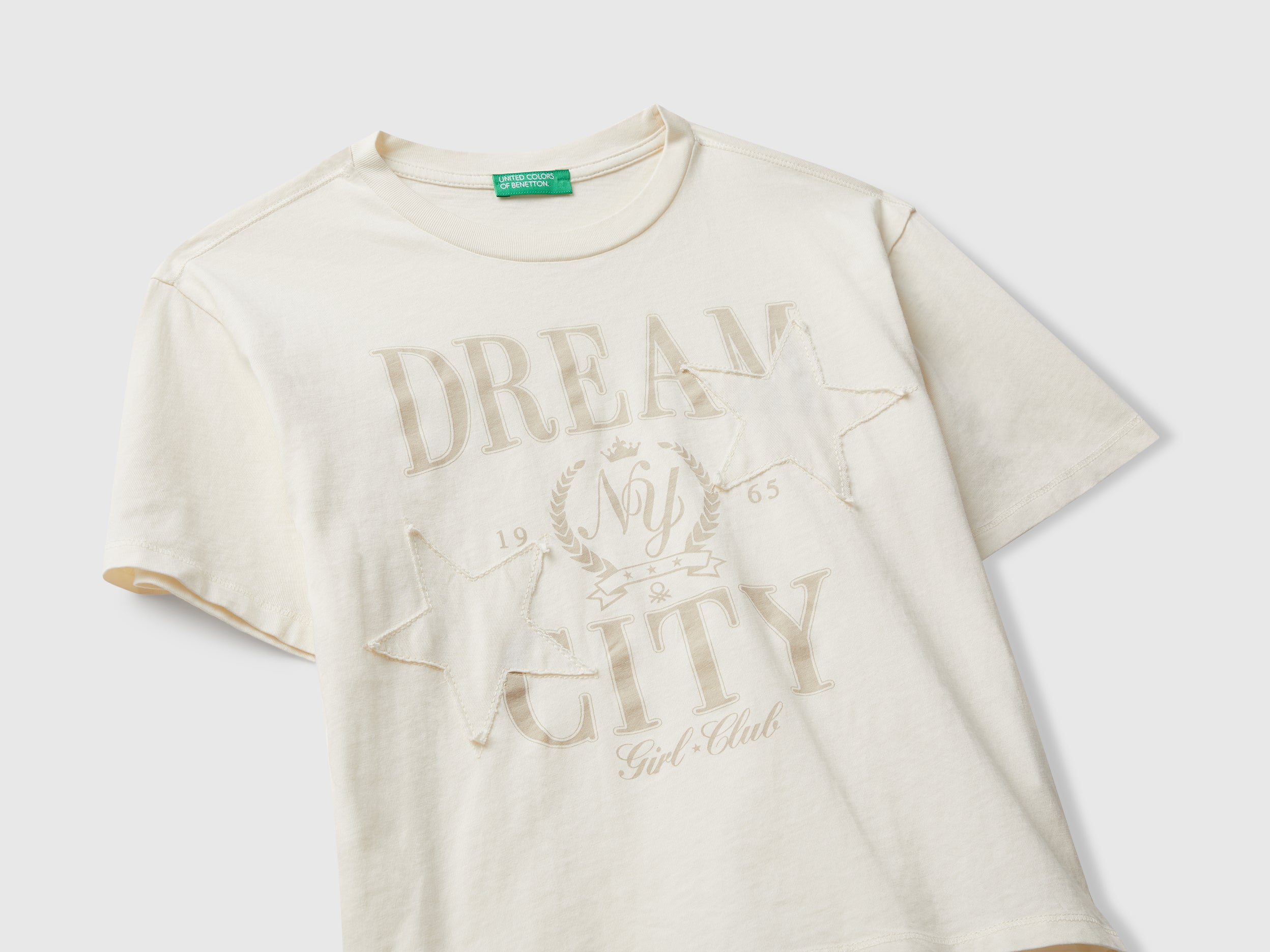 T-shirt com estampa e patch - ucb_image_DS1