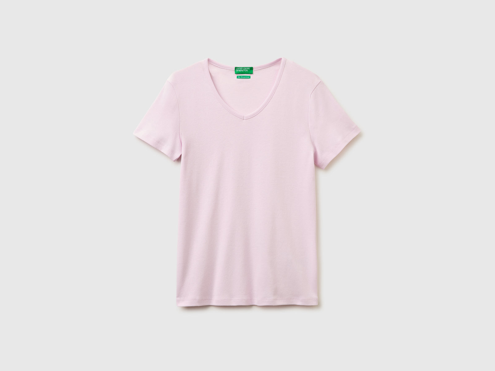 Slim fit t-shirt with V-neck - ucb_image_FS