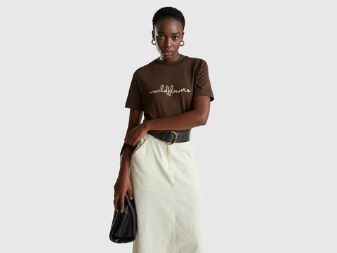 T-shirt com estampa e bordado - ucb_image_F