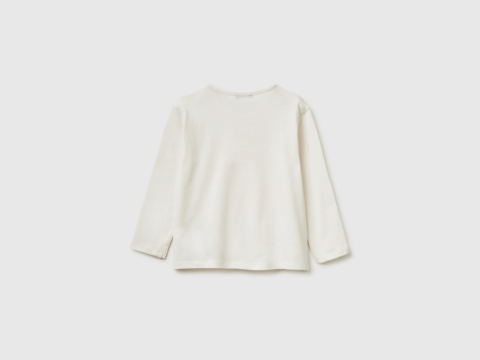 T-shirt com estampa e aplicações - ucb_image_BS