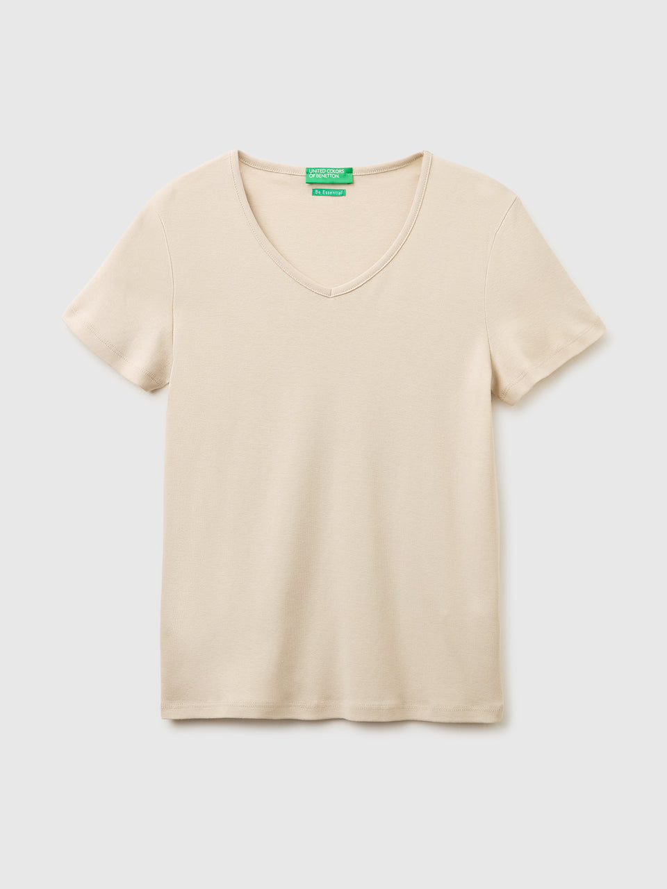 Slim fit t-shirt with V-neck - ucb_image_FS