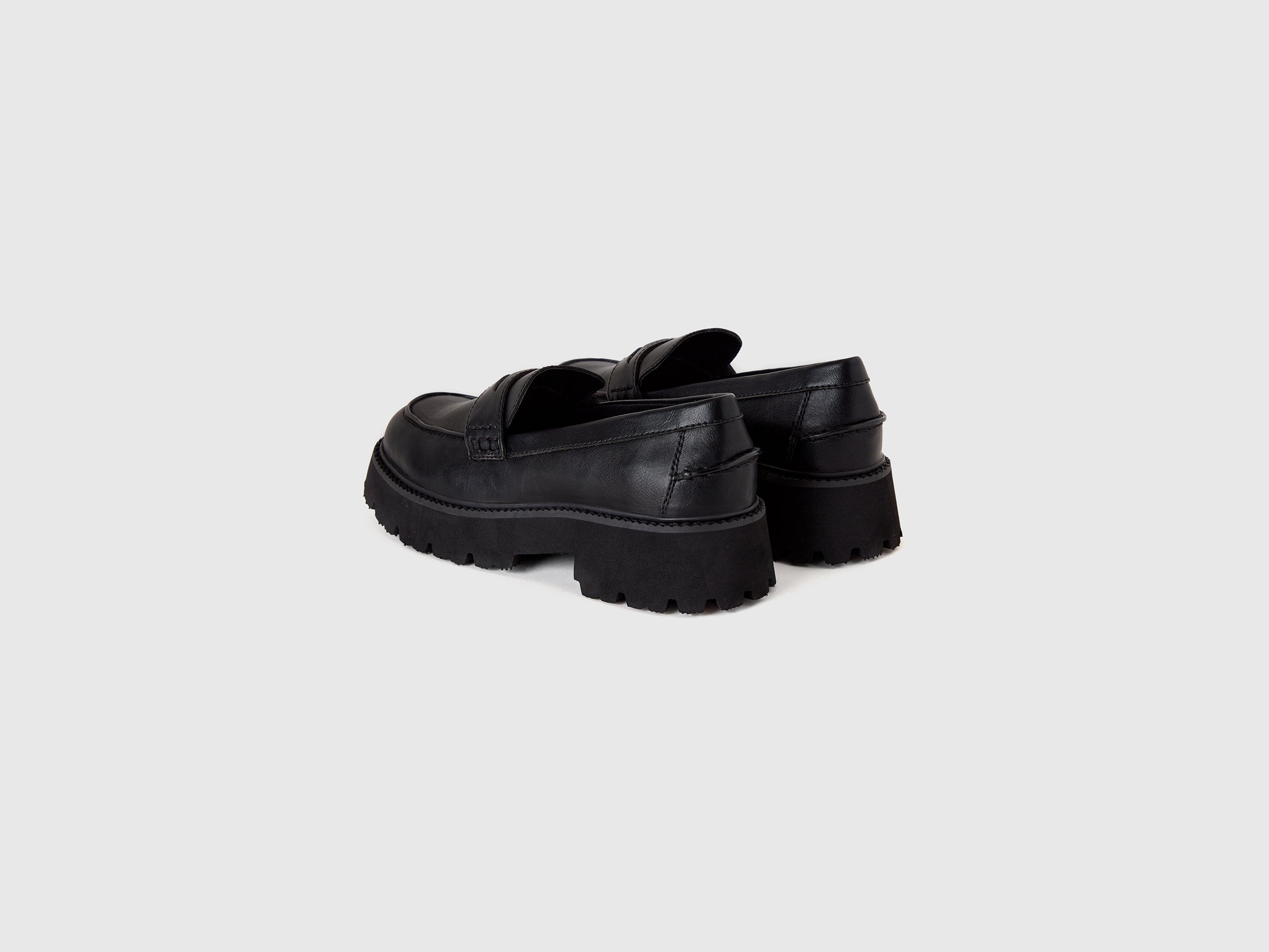 Mocassinos pretos com sola alta - ucb_image_BS