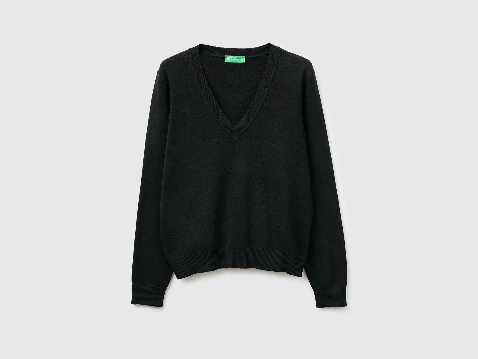 Camisola preta em algodão tricô com decote em V - ucb_image_FS