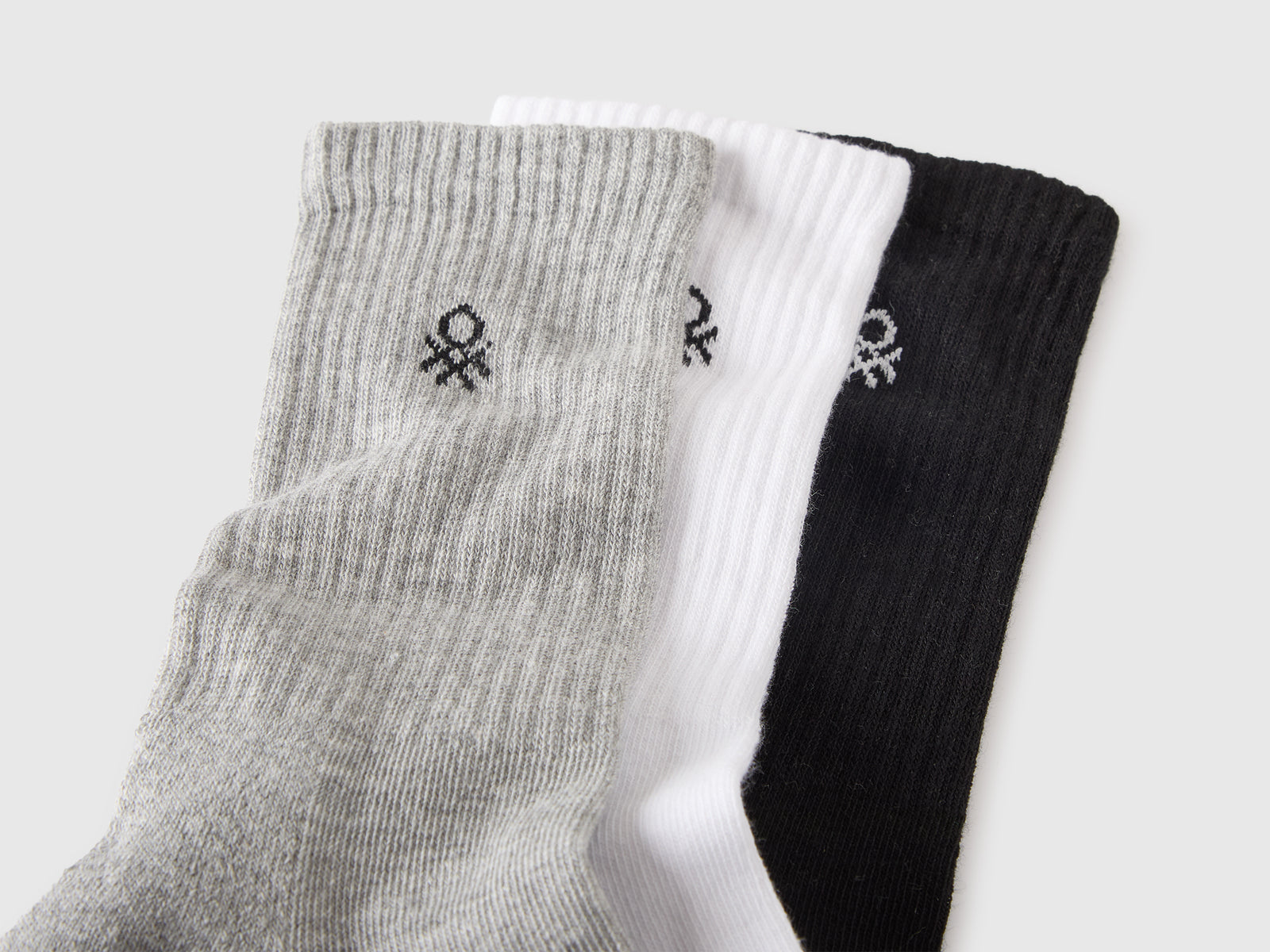 Três pares de meias de cano médio em tecido turco - ucb_image_DS1