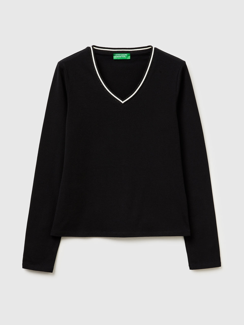 T-shirt ajustada com decote em V - ucb_image_FS