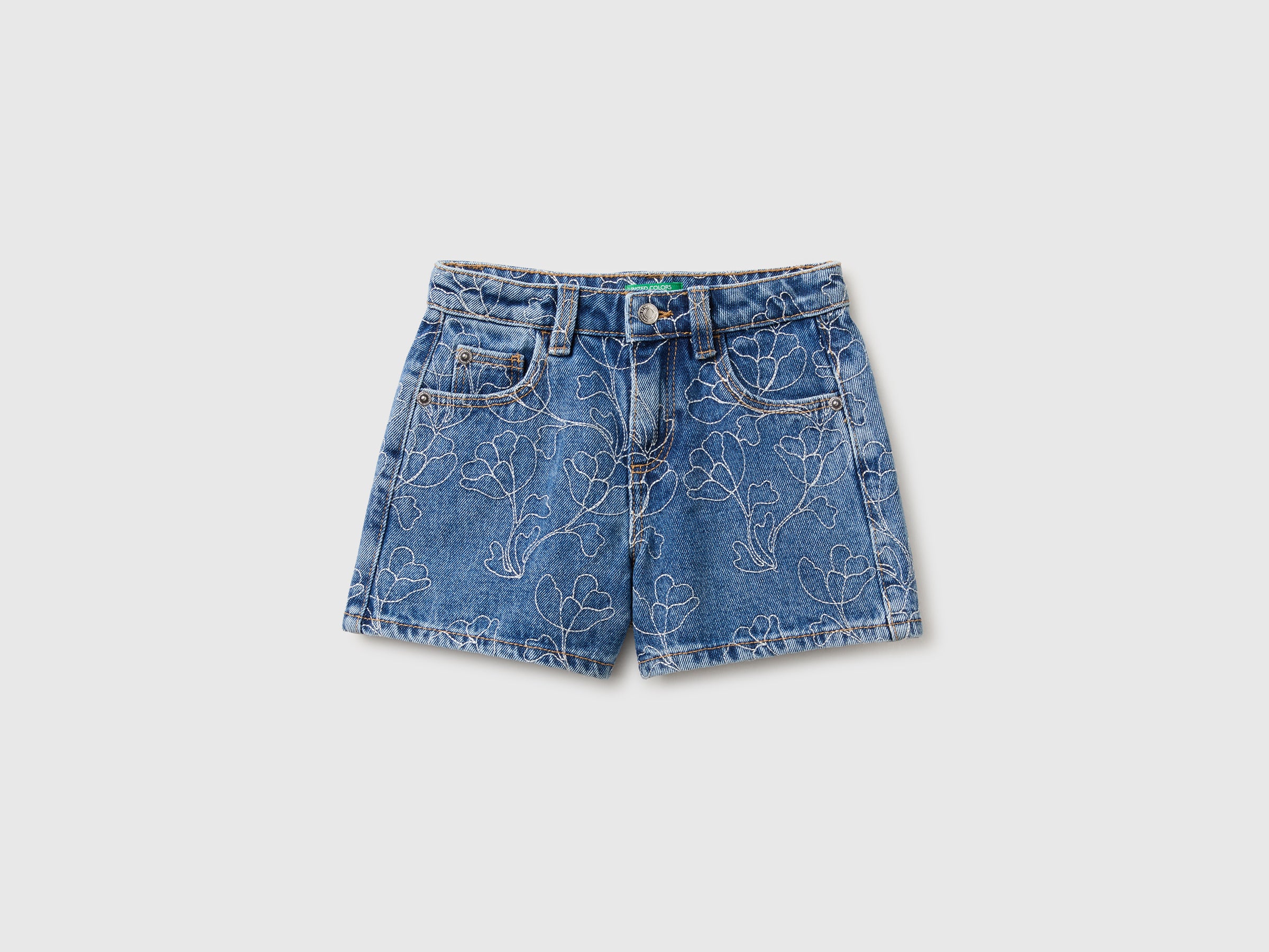 Calças curtas de jeans com bordados - ucb_image_FS