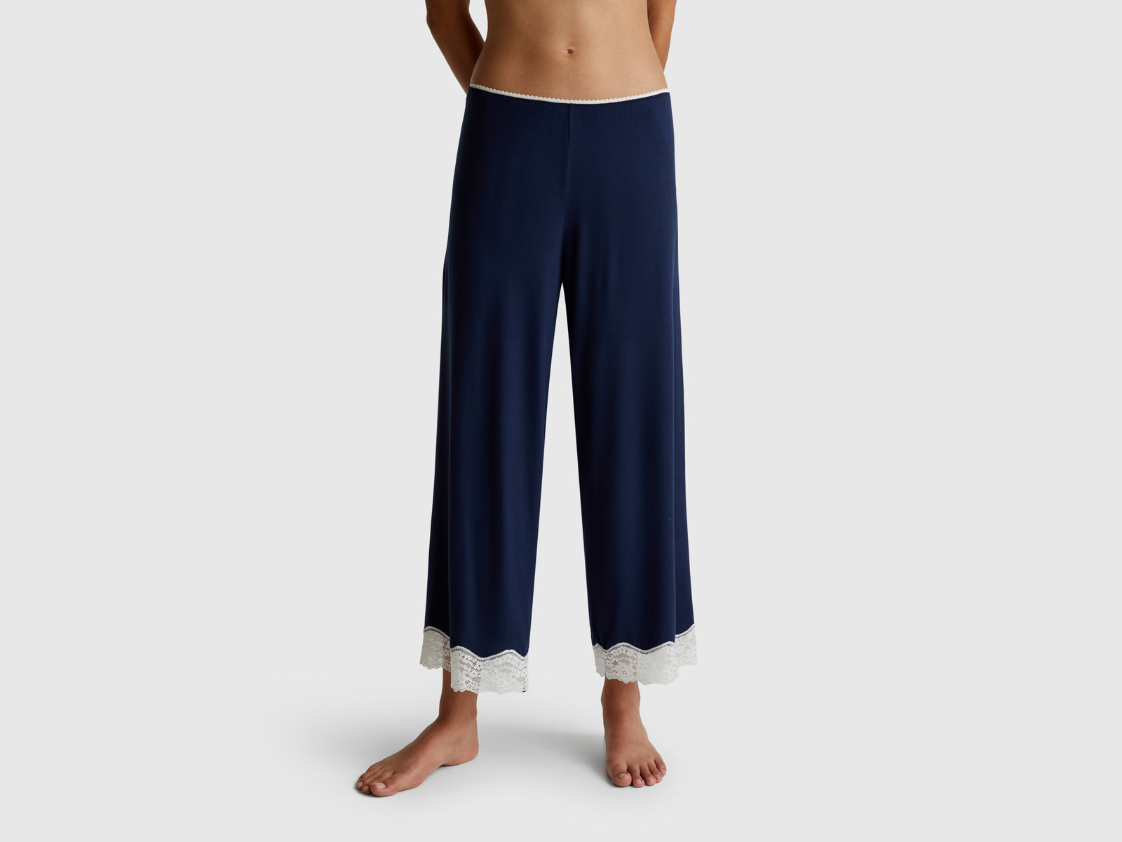 Calças fluidas 3/4 com renda - ucb_image_F