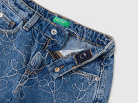 Calças curtas de jeans com bordados - ucb_image_DS1