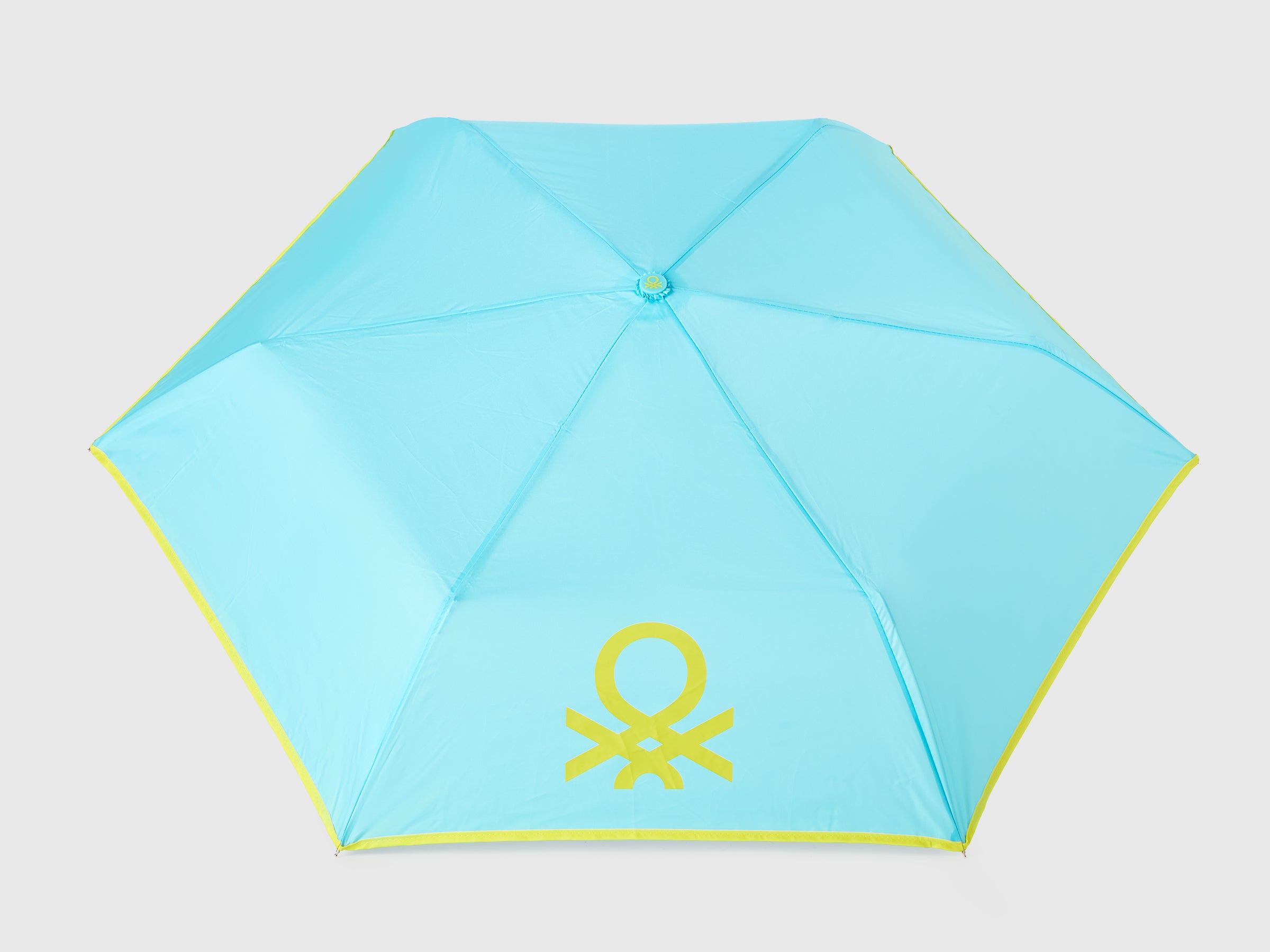 Guarda-chuva azul-claro - ucb_image_DS1