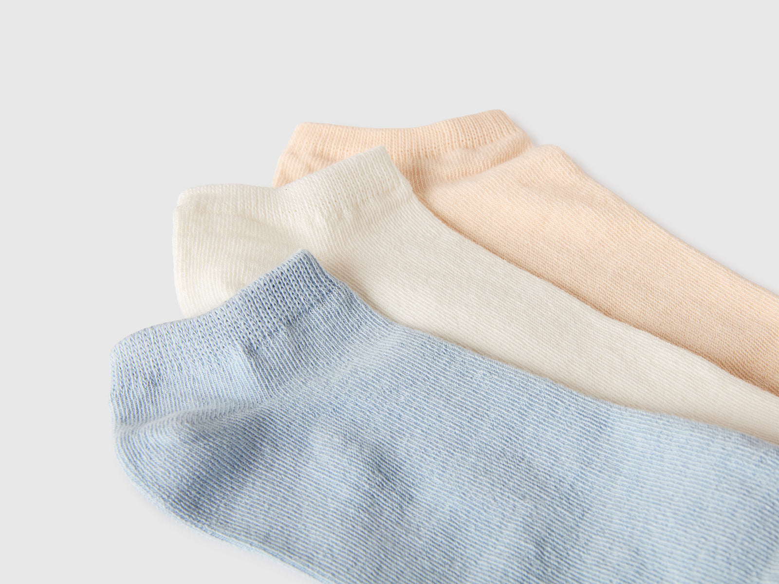 Three pairs of plain short socks - ucb_image_DS1
