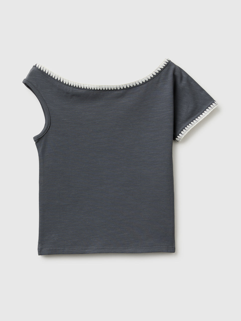 Asymmetrical top - ucb_image_BS