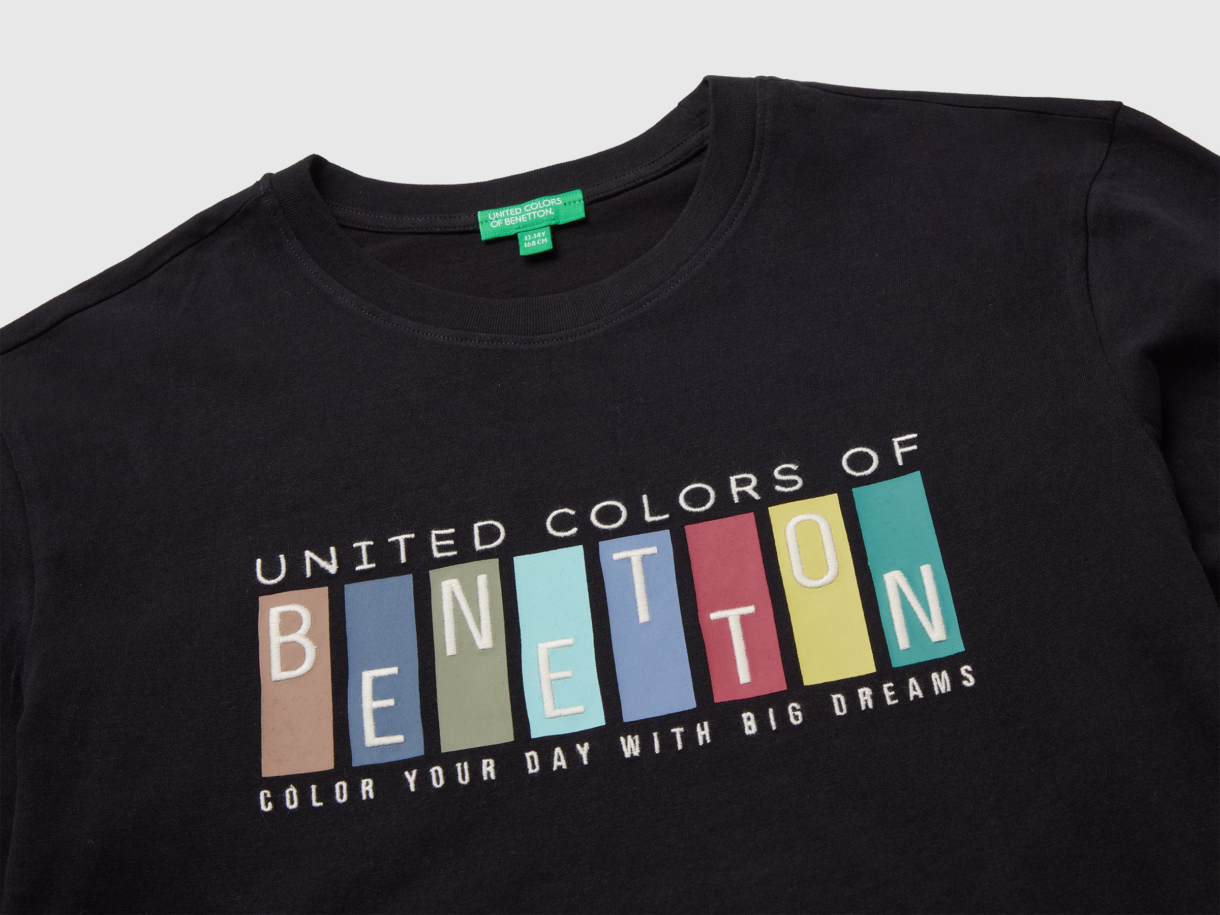 T-shirt com estampa e bordado - ucb_image_DS1