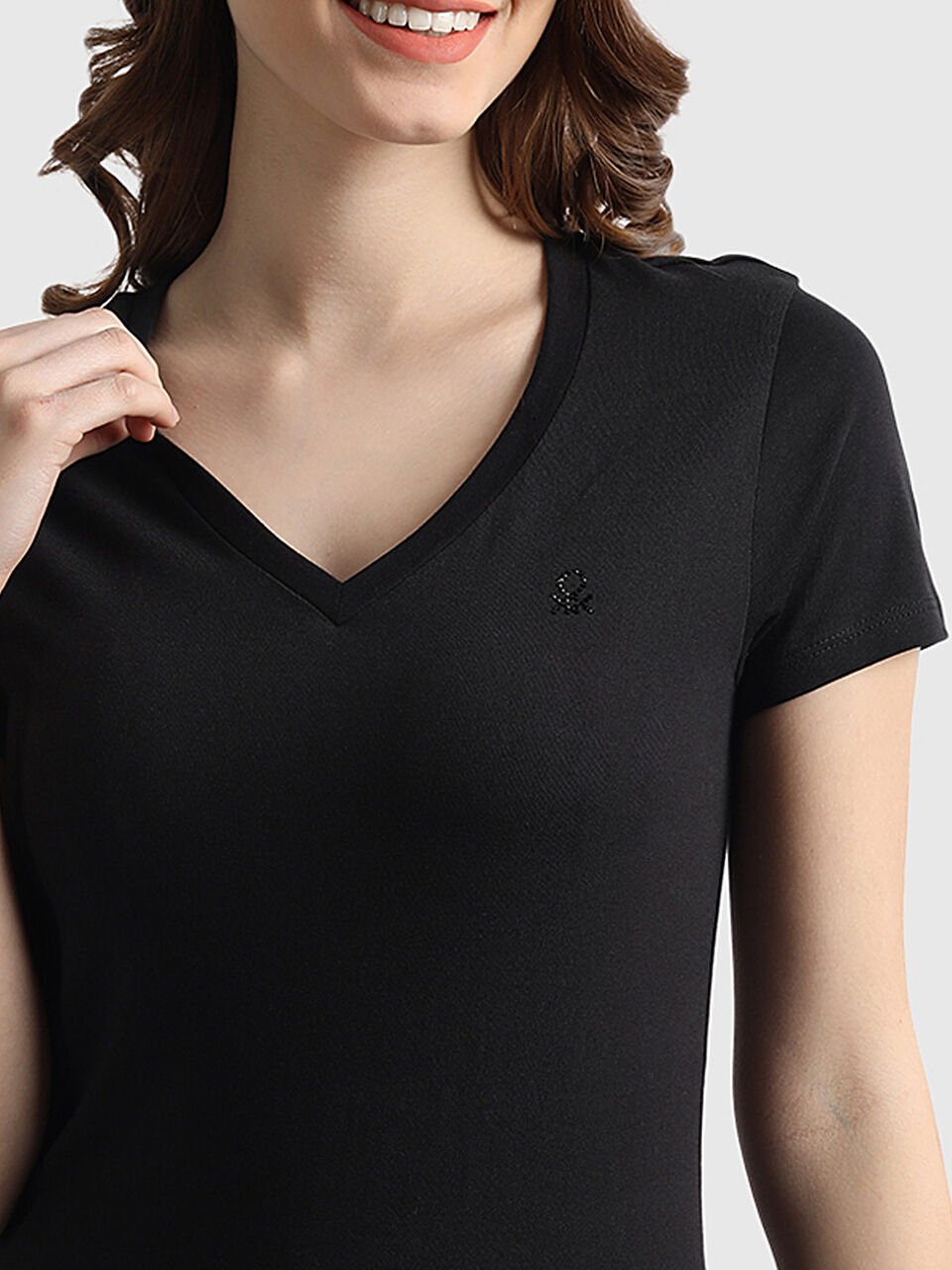 Basic V-Neck Tee with Logo image number null