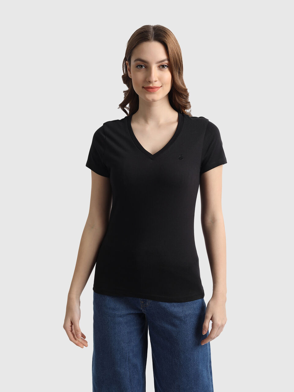 Basic V-Neck Tee with Logo image number null