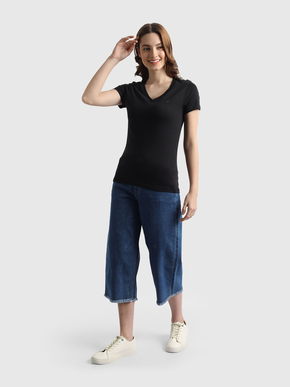 Basic V-Neck Tee with Logo image number null