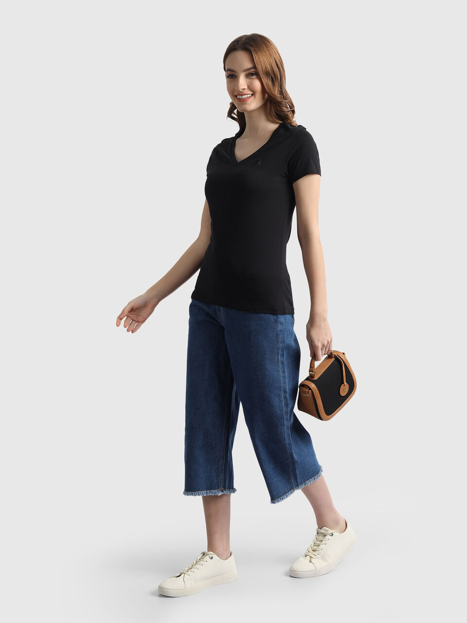 Basic V-Neck Tee with Logo image number null