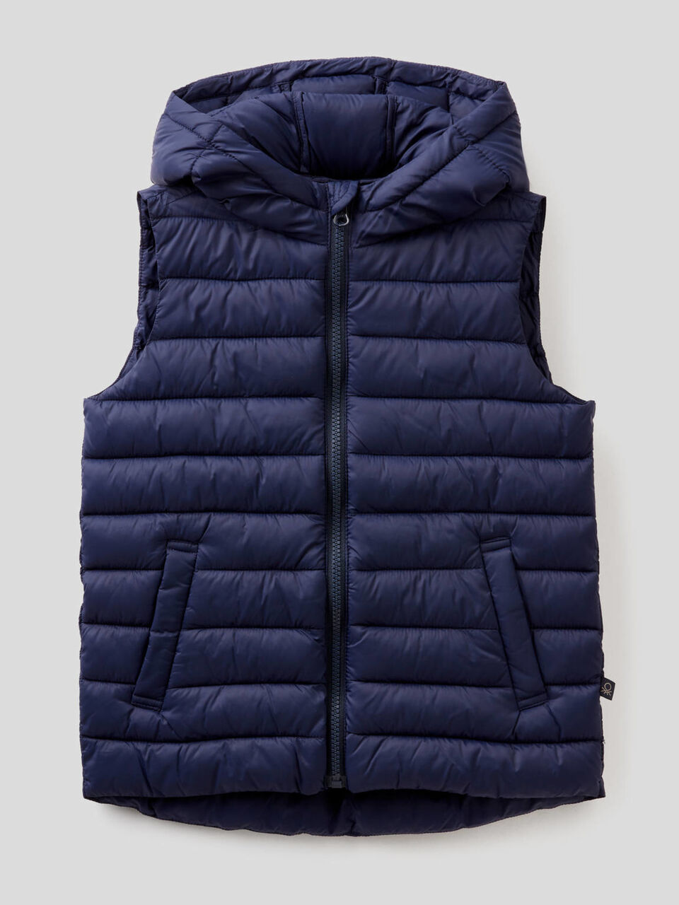 Sleeveless jacket with hood image number 1