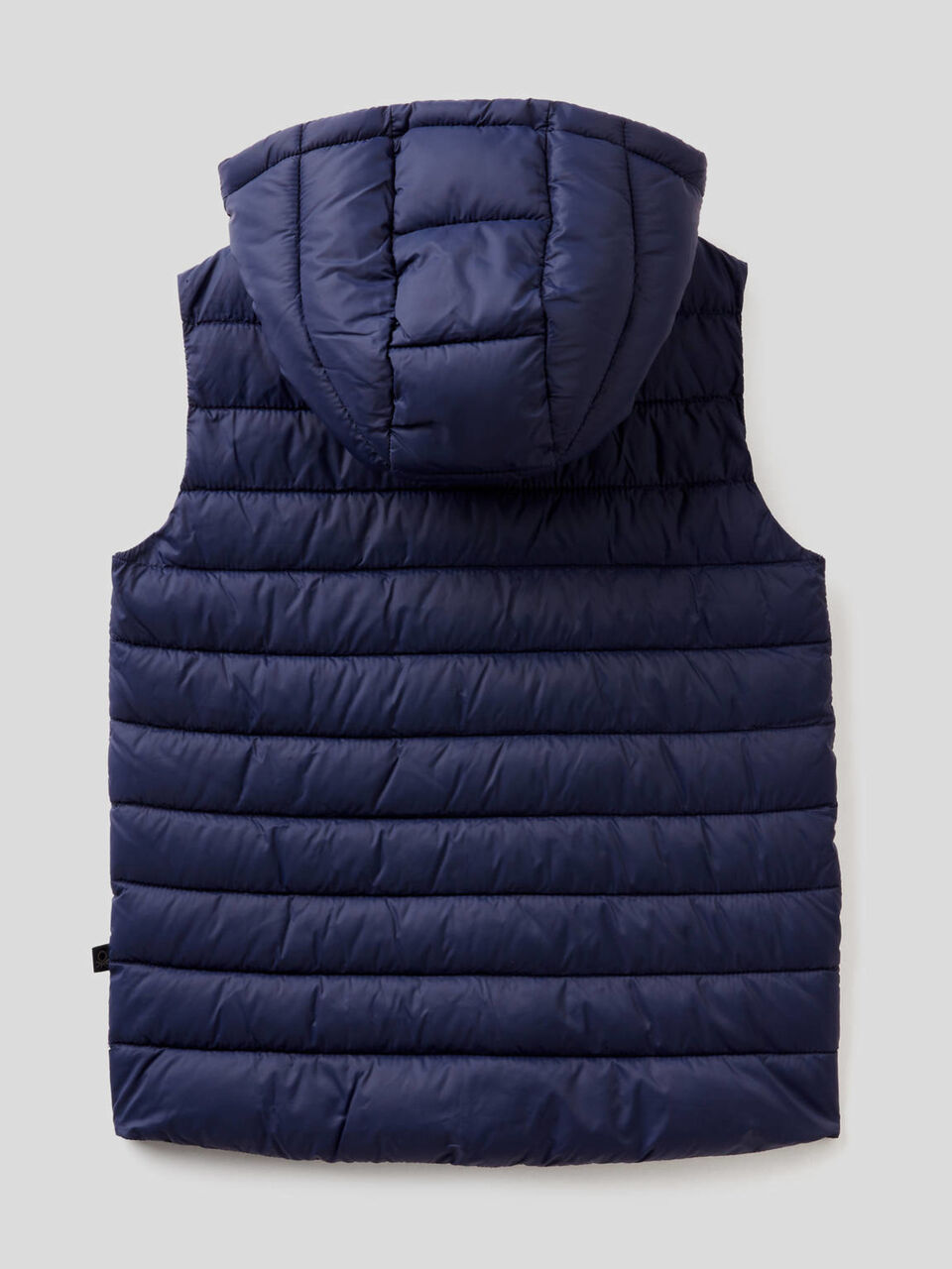 Sleeveless jacket with hood image number 2