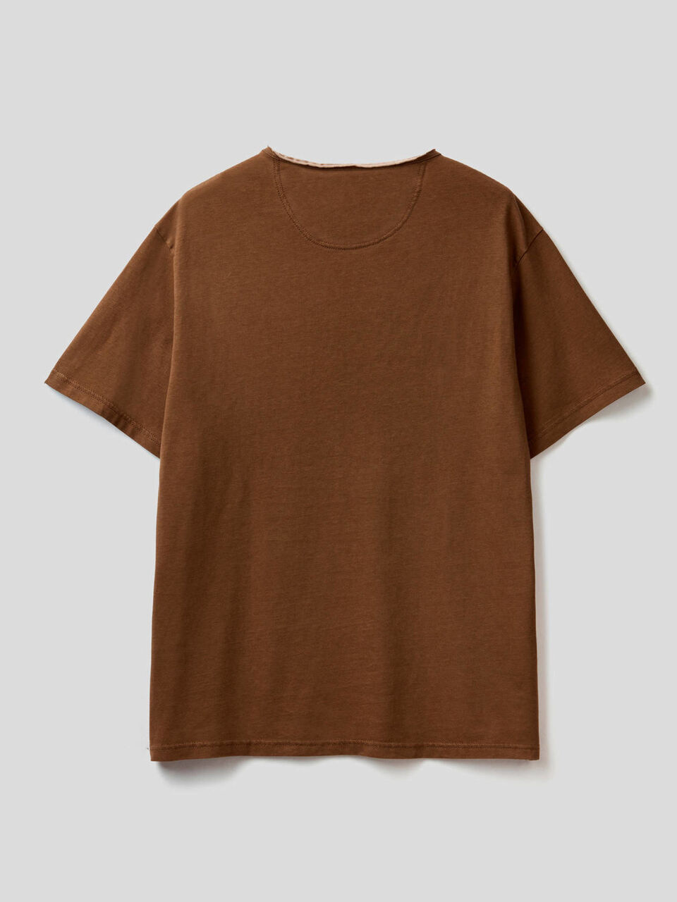 Henley t-shirt with clashing details image number 2