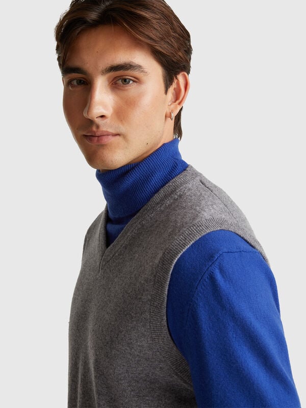 Gray vest in pure Merino wool Men