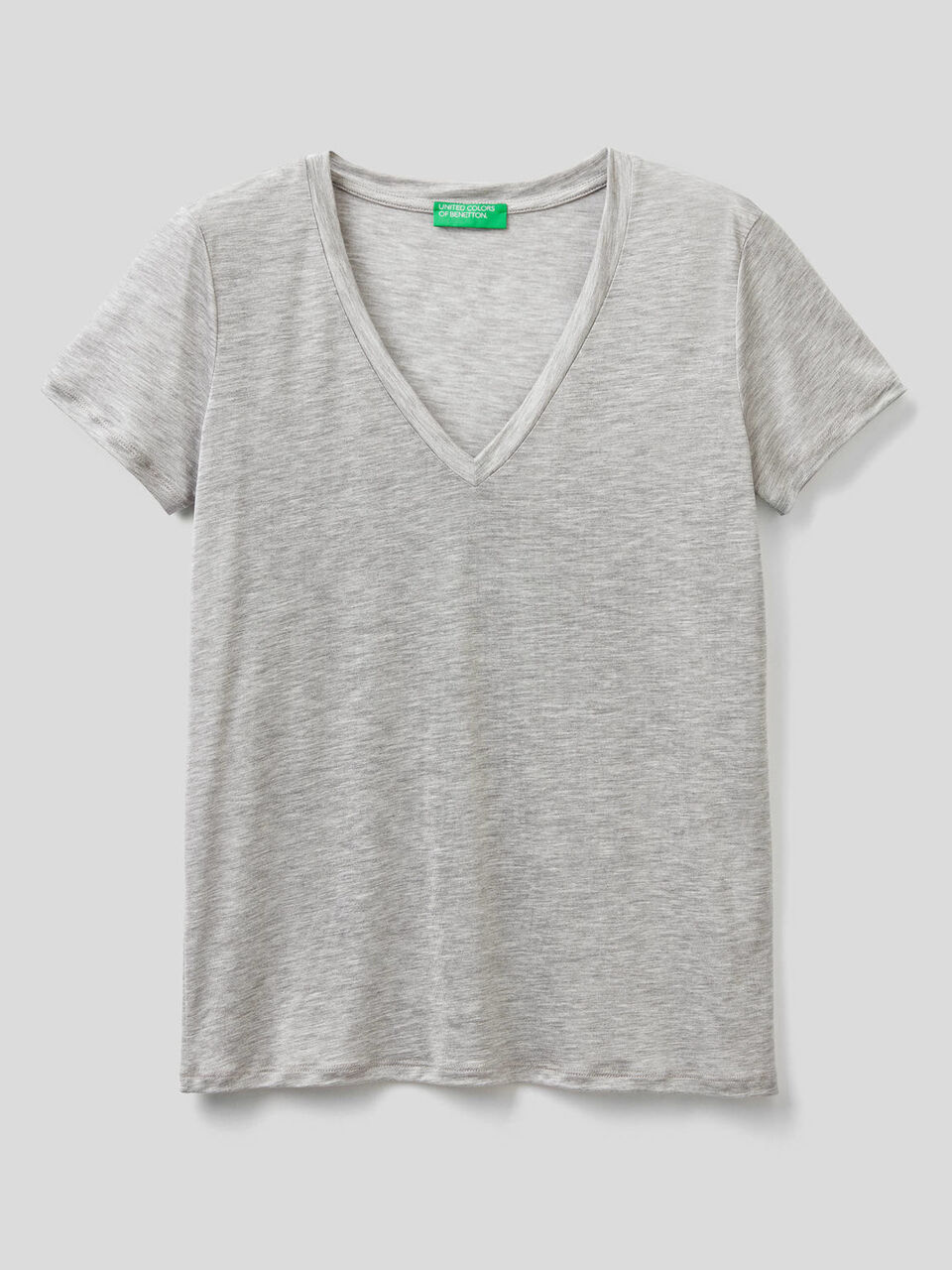 T-shirt with V-neck image number 1