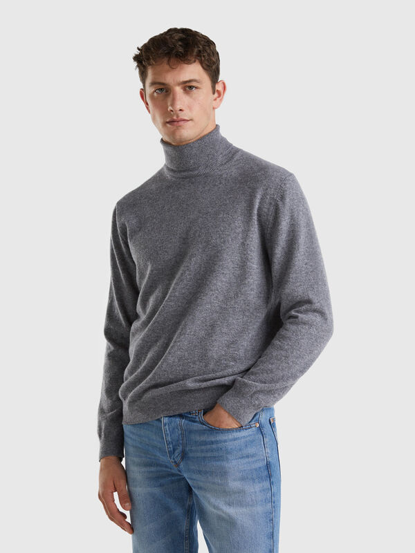 Dark gray turtleneck in pure Merino wool