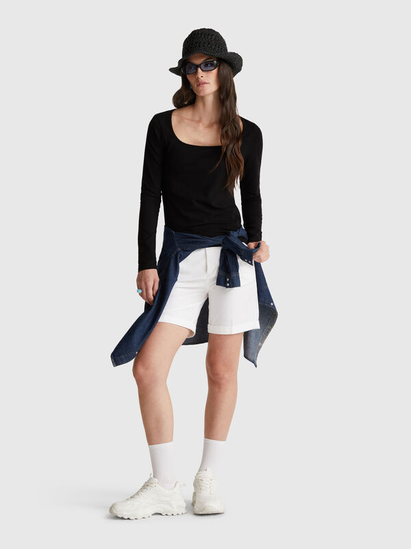 T-shirt with wide neck Women