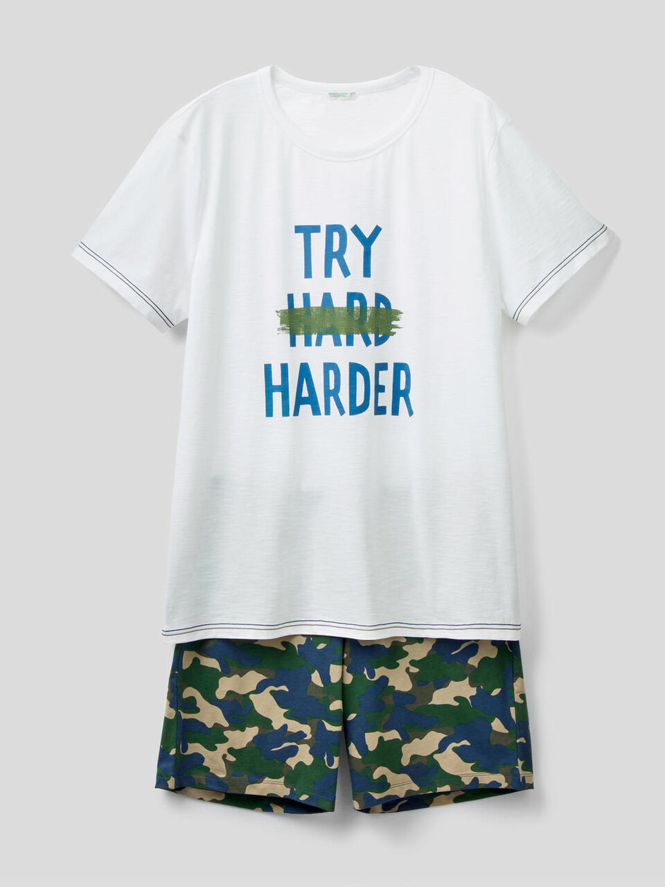 T-shirt and bermuda pyjamas image number 1