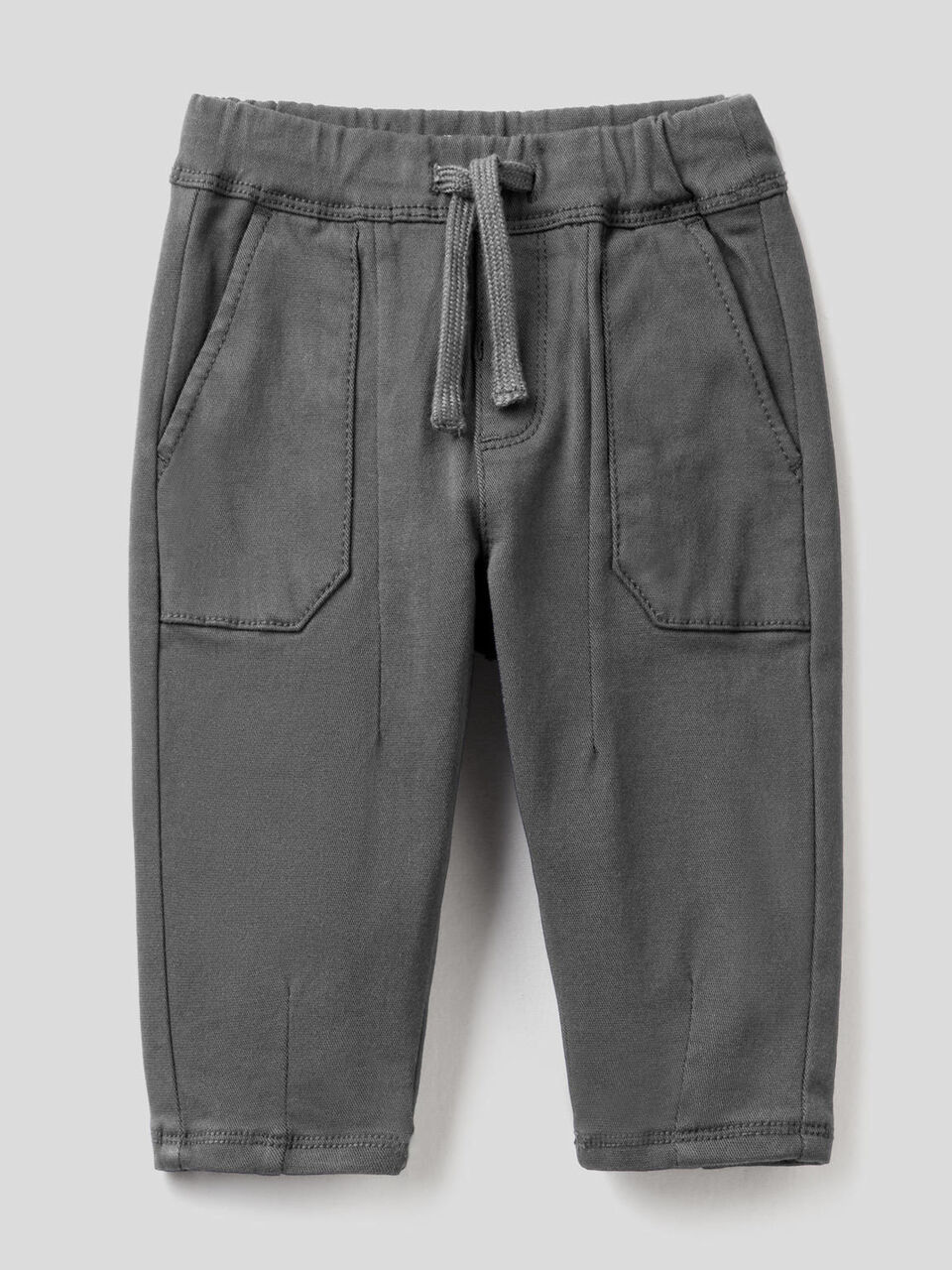 Trousers with drawstring and maxi pockets image number 1