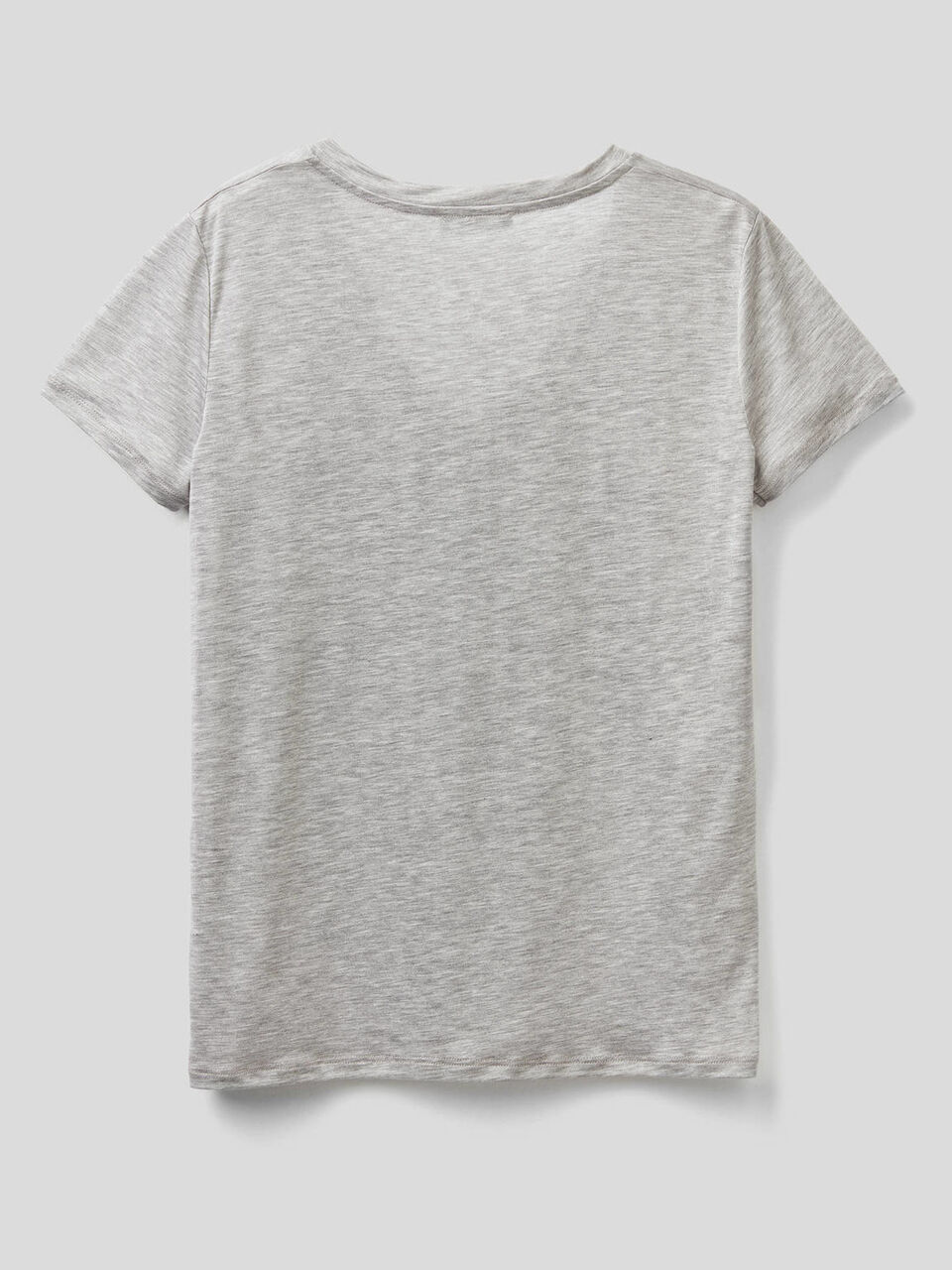 T-shirt with V-neck image number 2