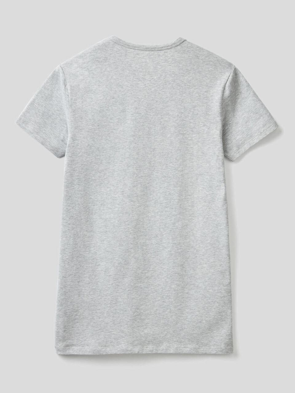 Basic t-shirt with V-neck image number 2