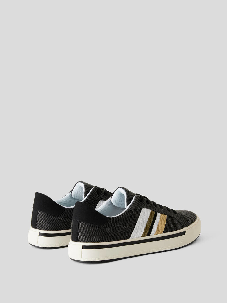 Canvas sneakers image number 2