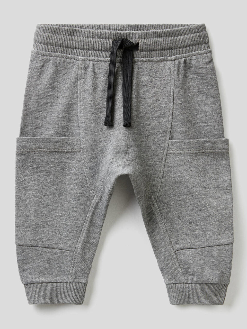 Sweatpants with maxi pockets image number 1