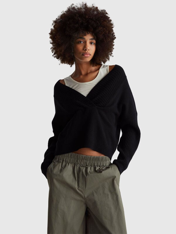 Boxy fit sweater with V-neck Women