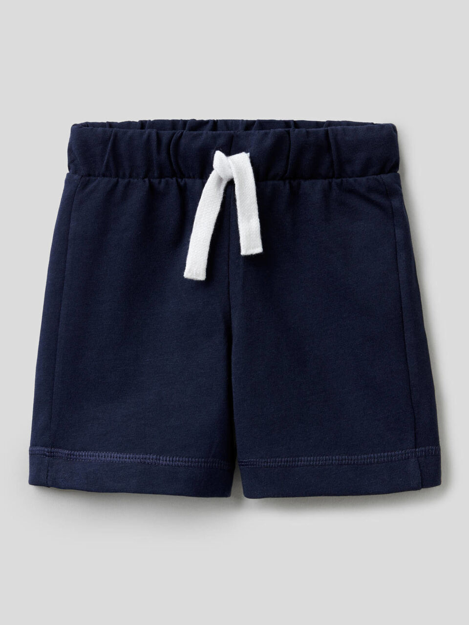 100% cotton bermudas with logoed pocket image number 1