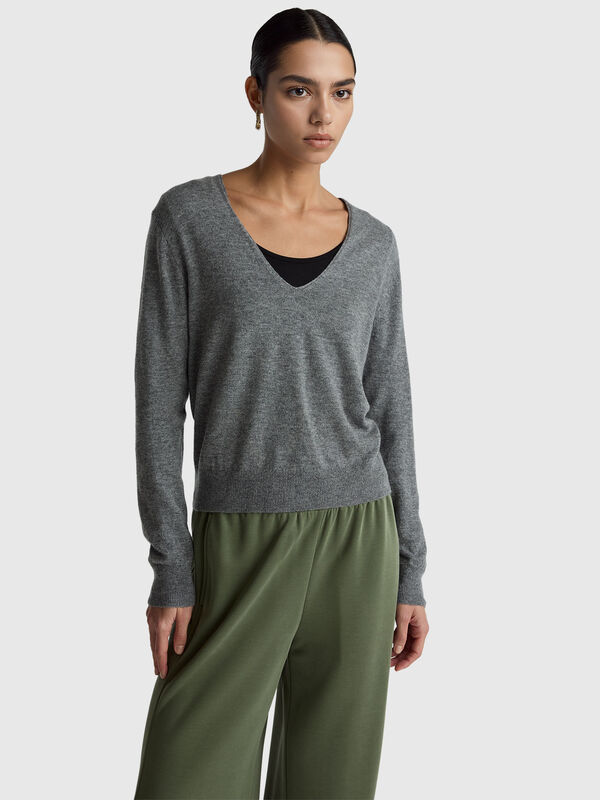 Mouse gray V-neck sweater in pure Merino wool Women
