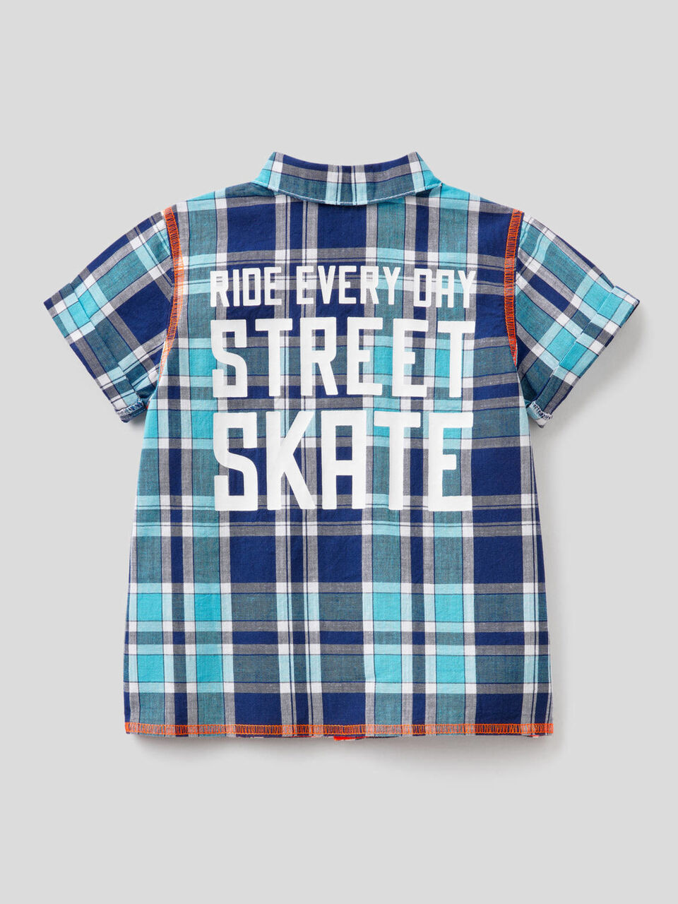 Check shirt with short sleeves image number 2