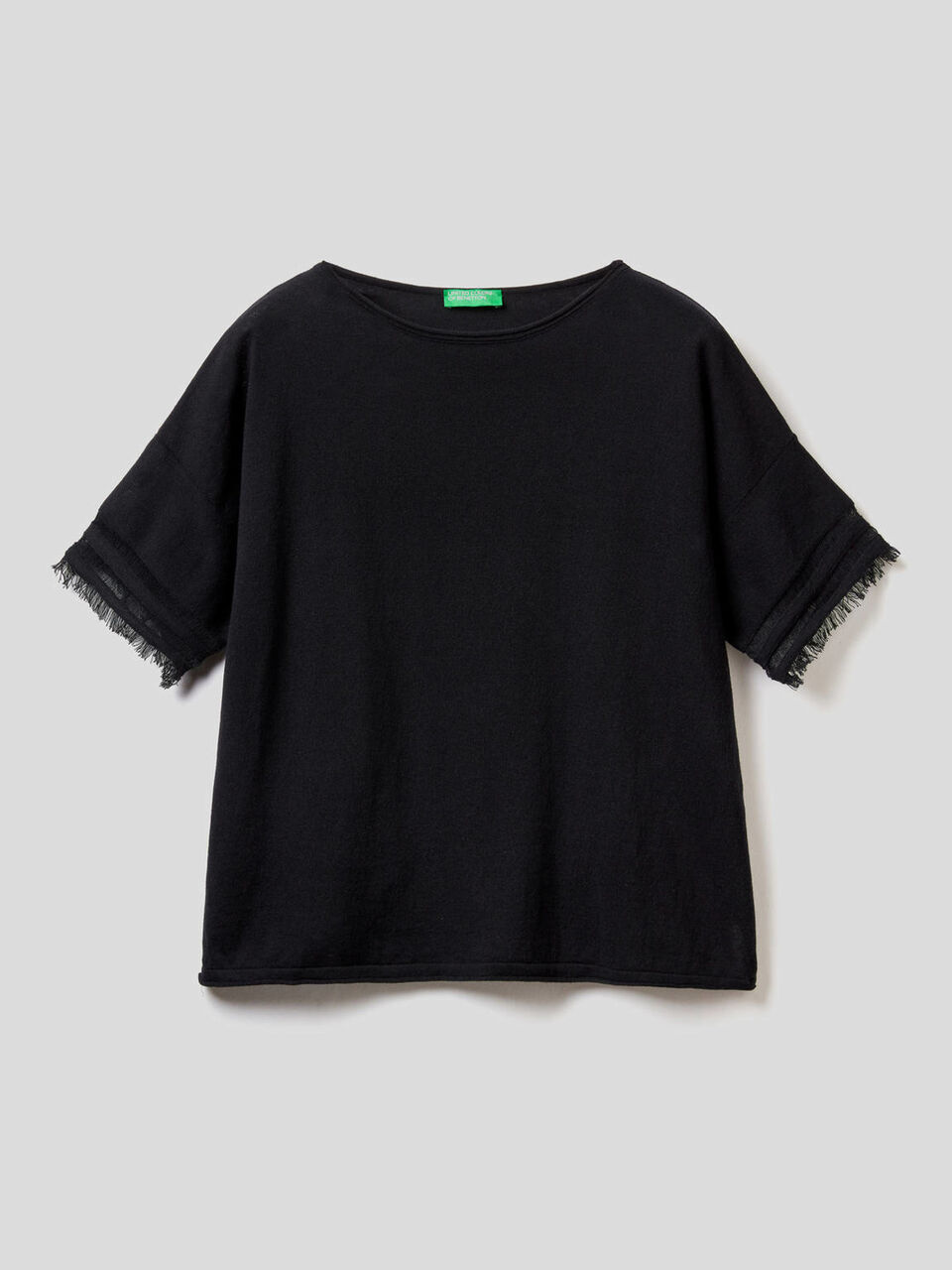 Sweater with frayed sleeves image number 1