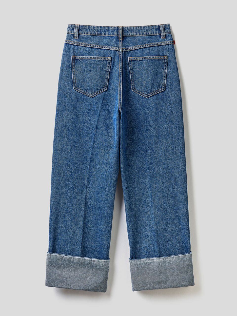Jeans with 100% cotton and maxi cuffs image number 2