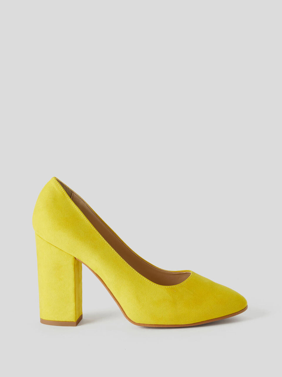 Pump with wide heel image number 1