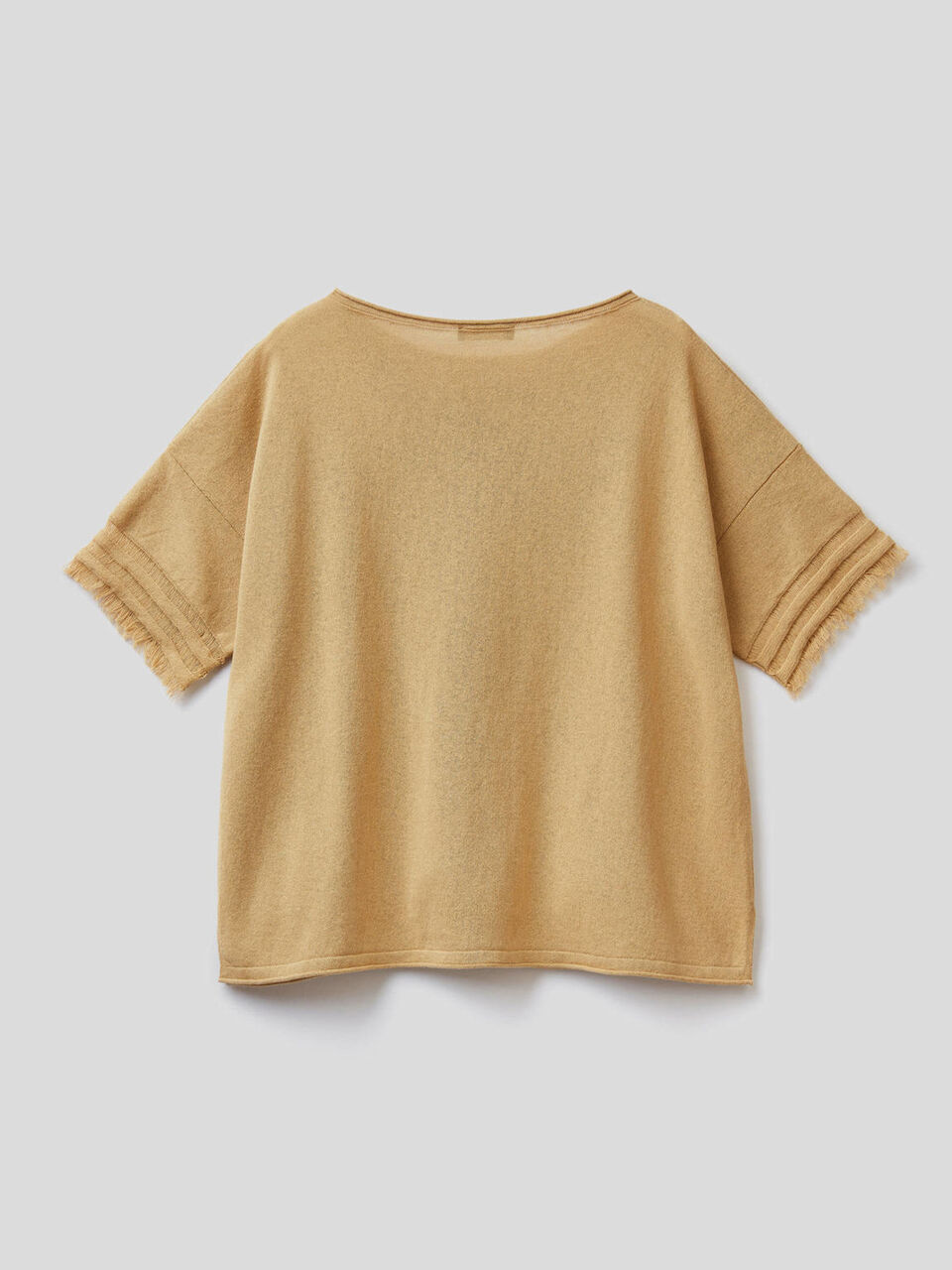 Sweater with frayed sleeves image number 2