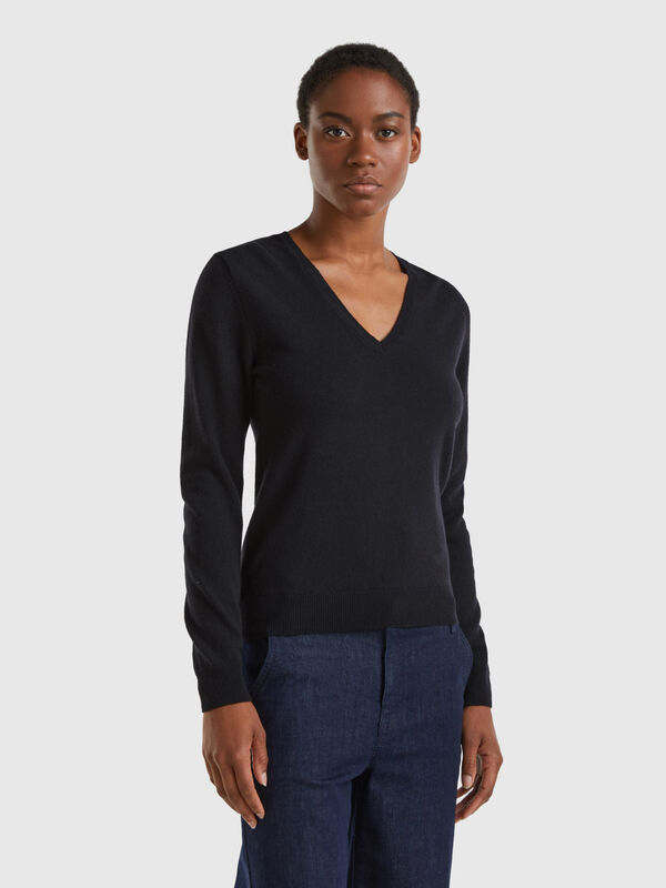 Black V-neck sweater in pure Merino wool Women