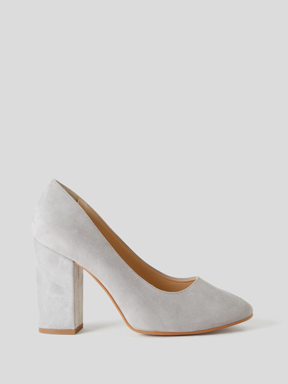 Pump with wide heel image number 1
