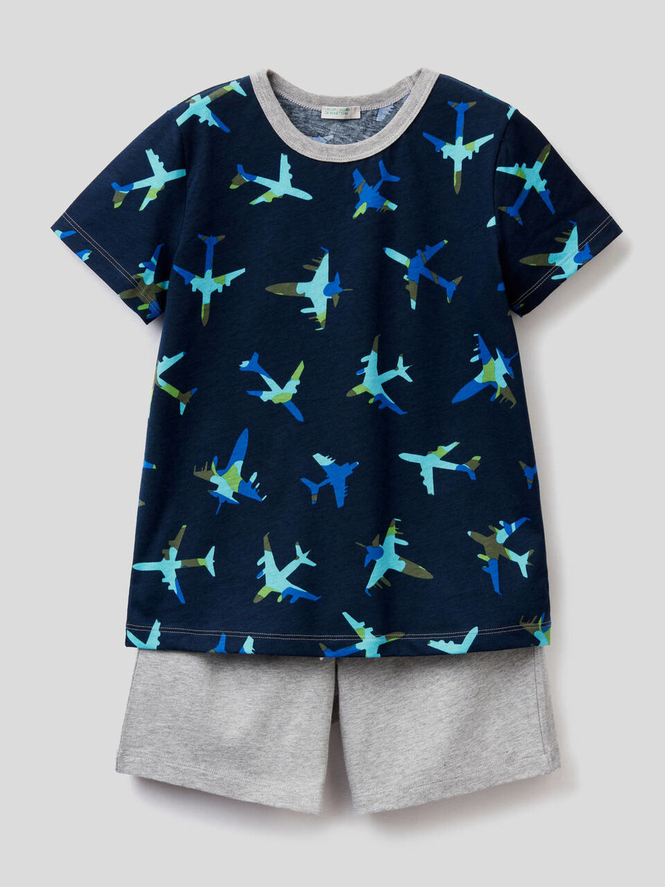 T-shirt and bermudas pyjamas image number 1