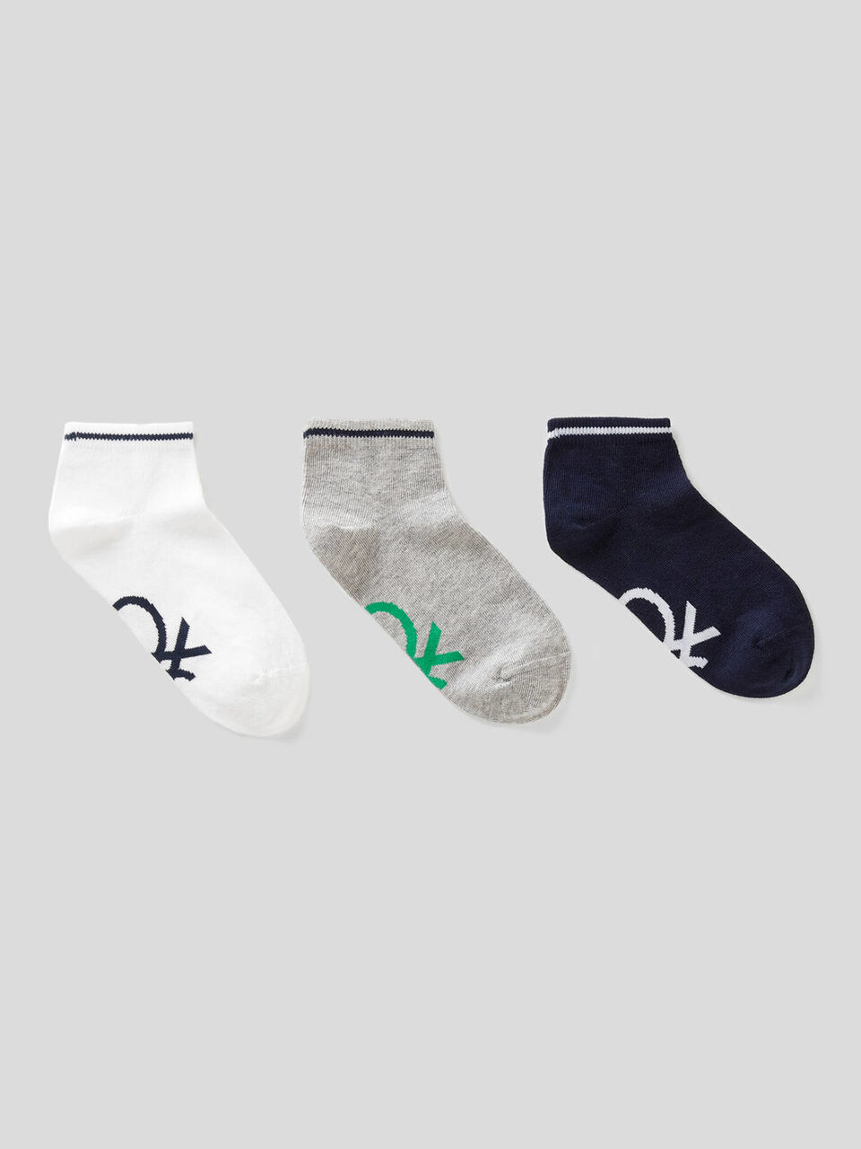 Three pairs of short socks image number 1