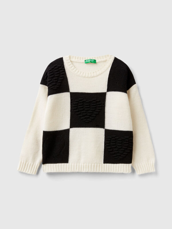 Checkered sweater with hearts