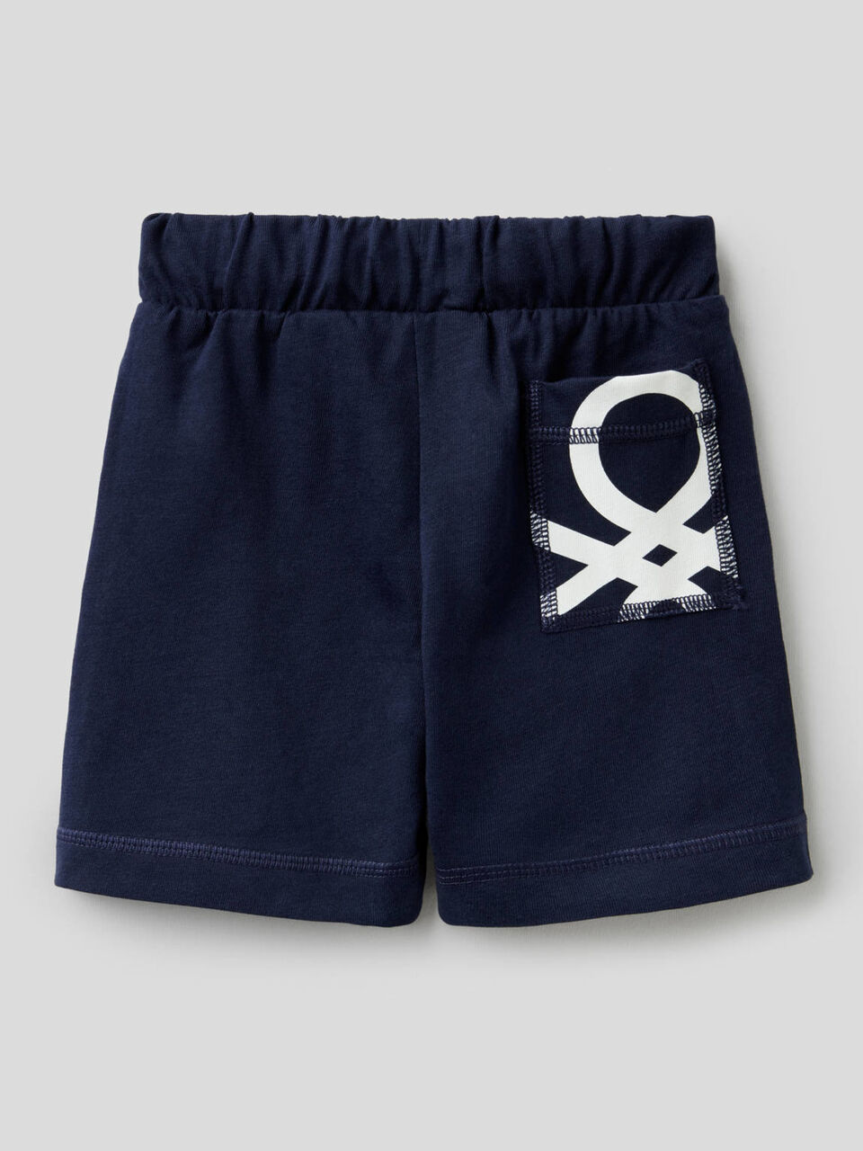 100% cotton bermudas with logoed pocket image number 2