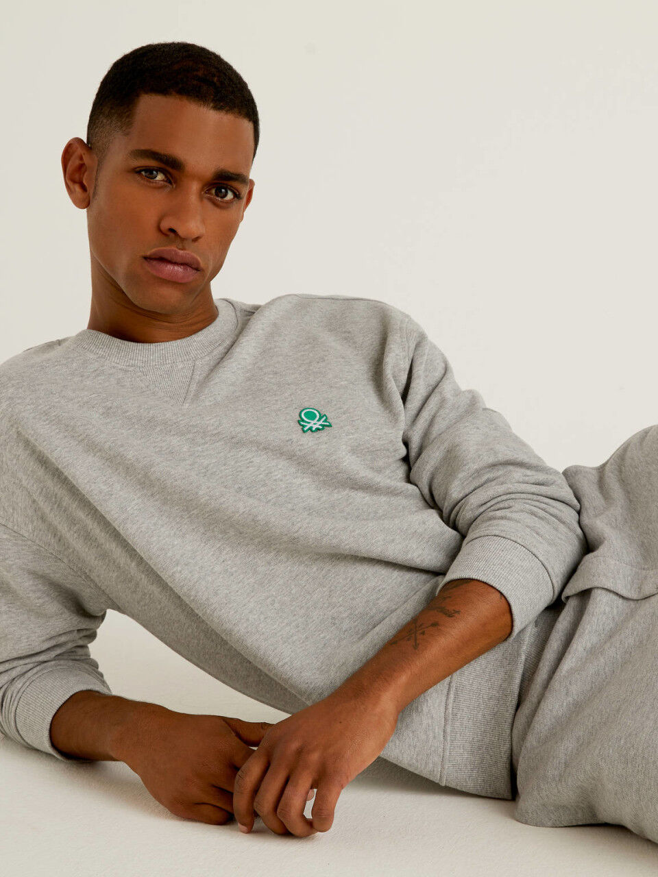 grey nike sweatshirt without hood