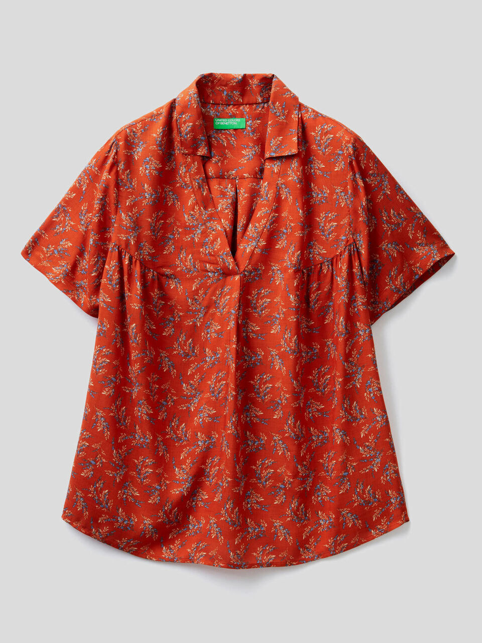 Short sleeve shirt with V-neck image number 1